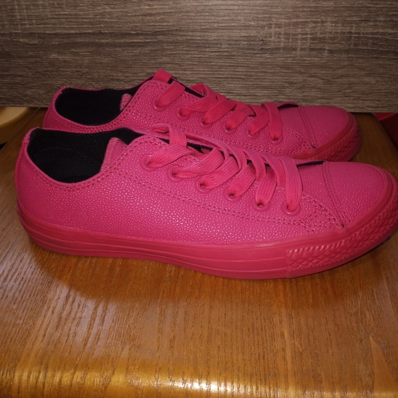 Low Top Converse - Picture 3 of 6